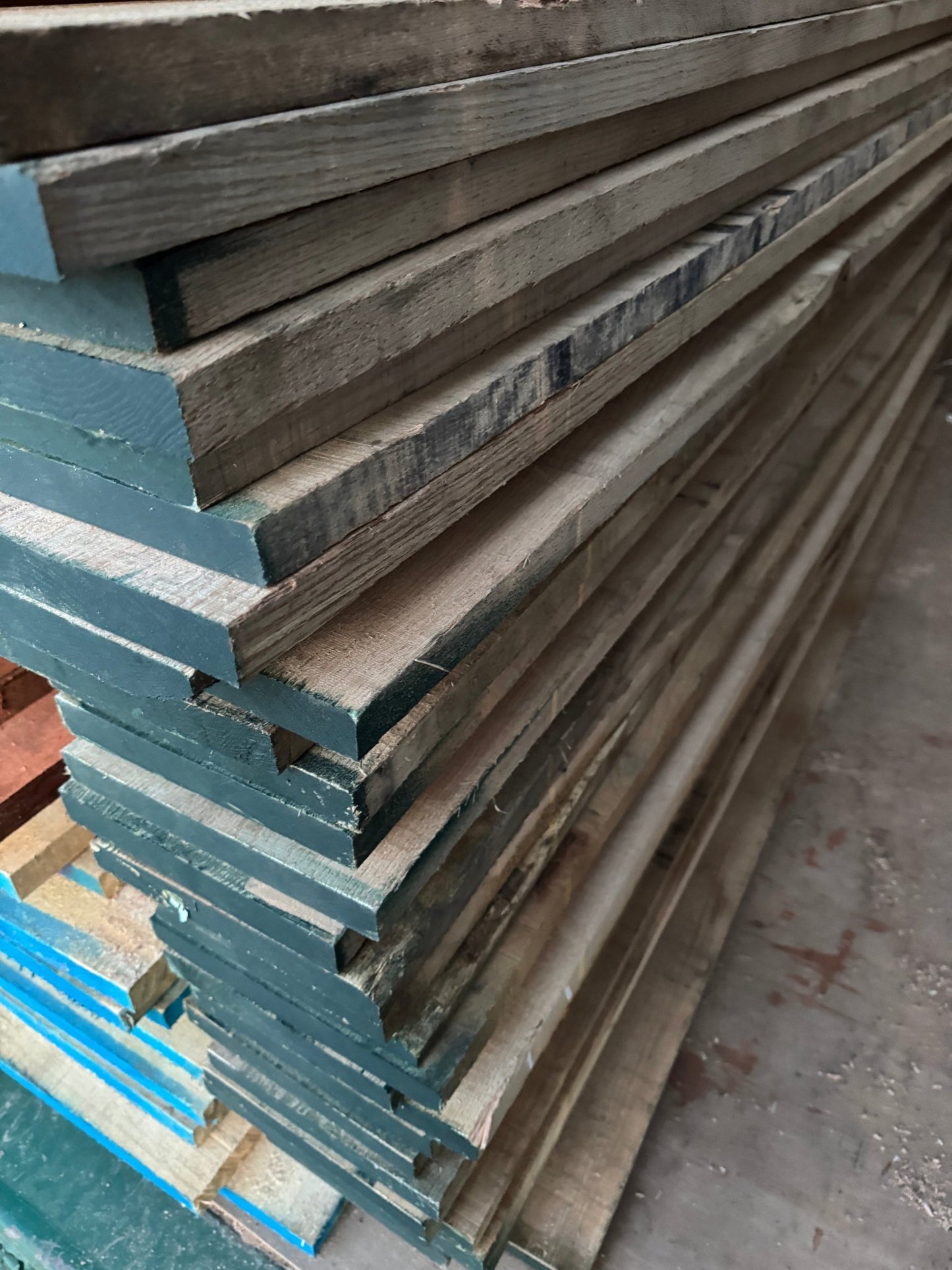 Joinery Solid Oak Kiln Dried Rough Sawn Plank 27mm - Hardwood Yard