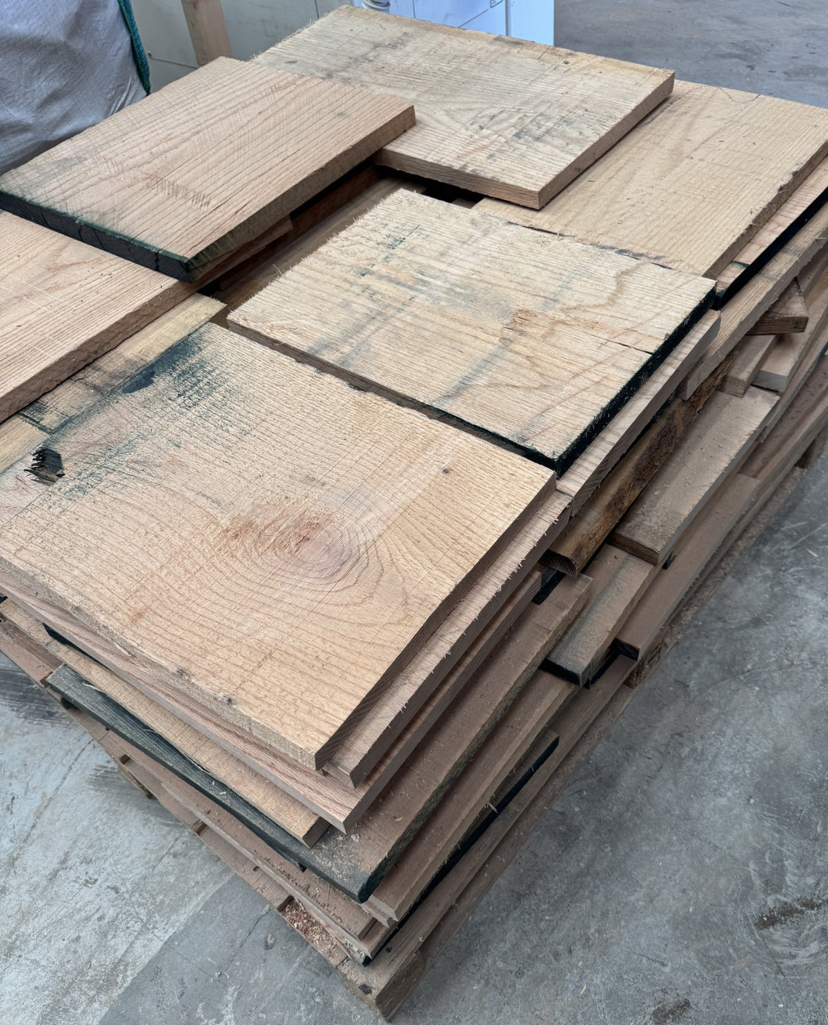 Joinery Solid Oak Wood Kiln Dried Off-cuts Palet - Hardwood Yard